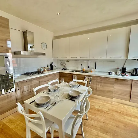 2bd Near The Station Como