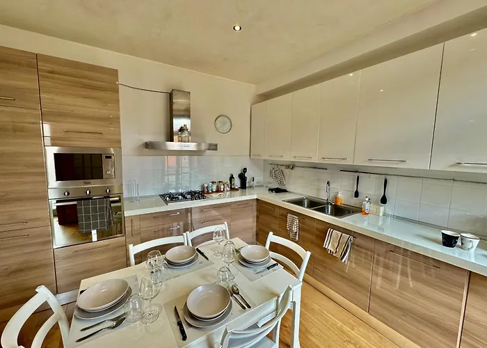 2bd Near The Station コモ