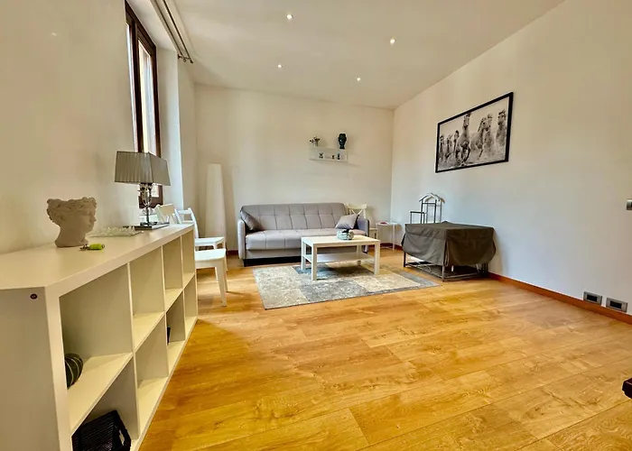 2bd Near The Station コモ