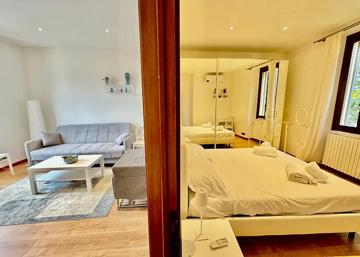 2bd Near The Station * コモ