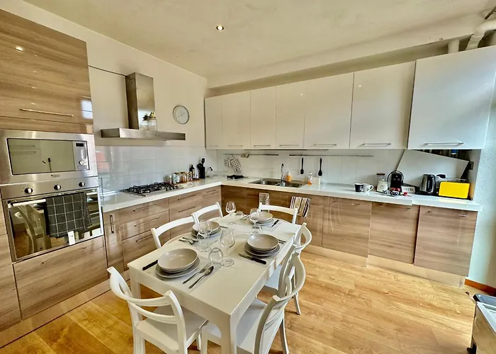 2bd Near The Station コモ